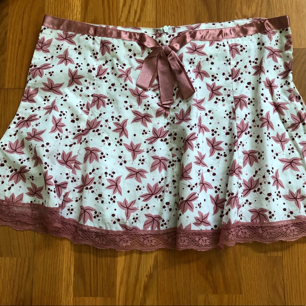 Mauve floral skirt with tie and lace size M